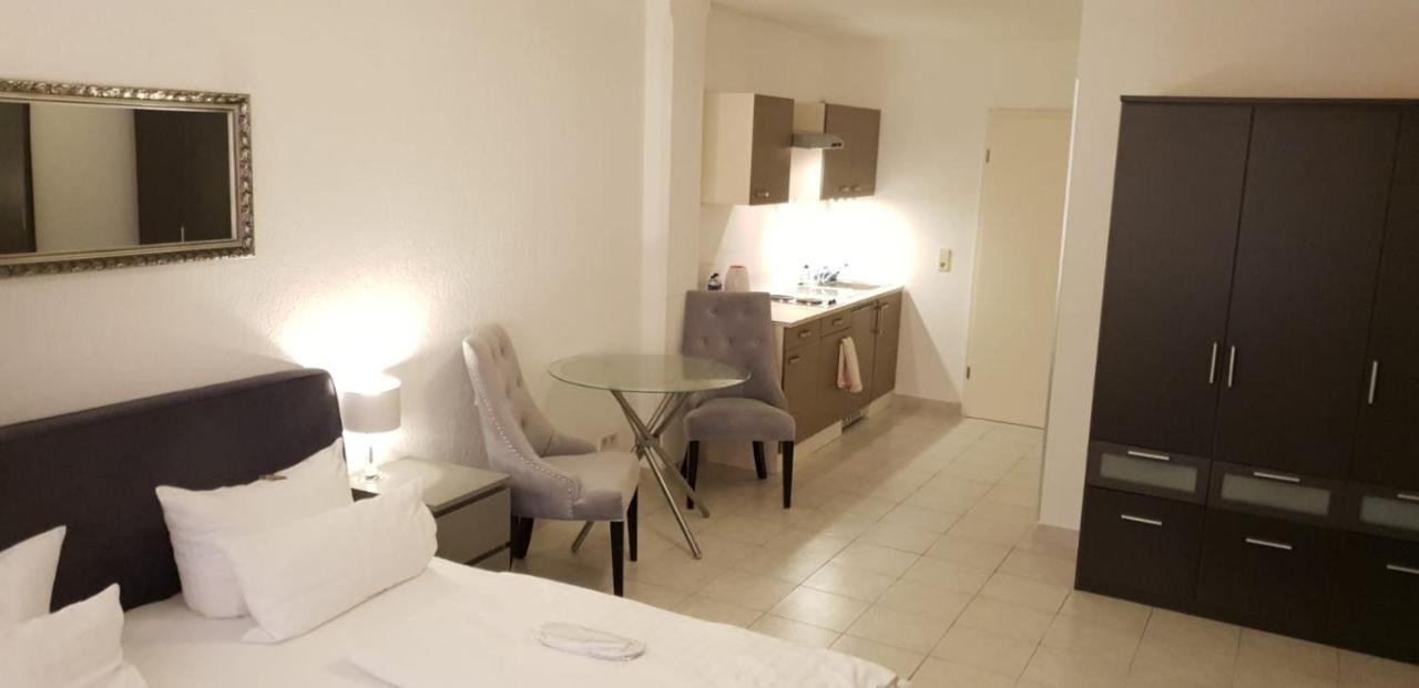 Hotel Zur Alten Stadtkellerei Leipzig Ngoại thất bức ảnh A studio apartment in London