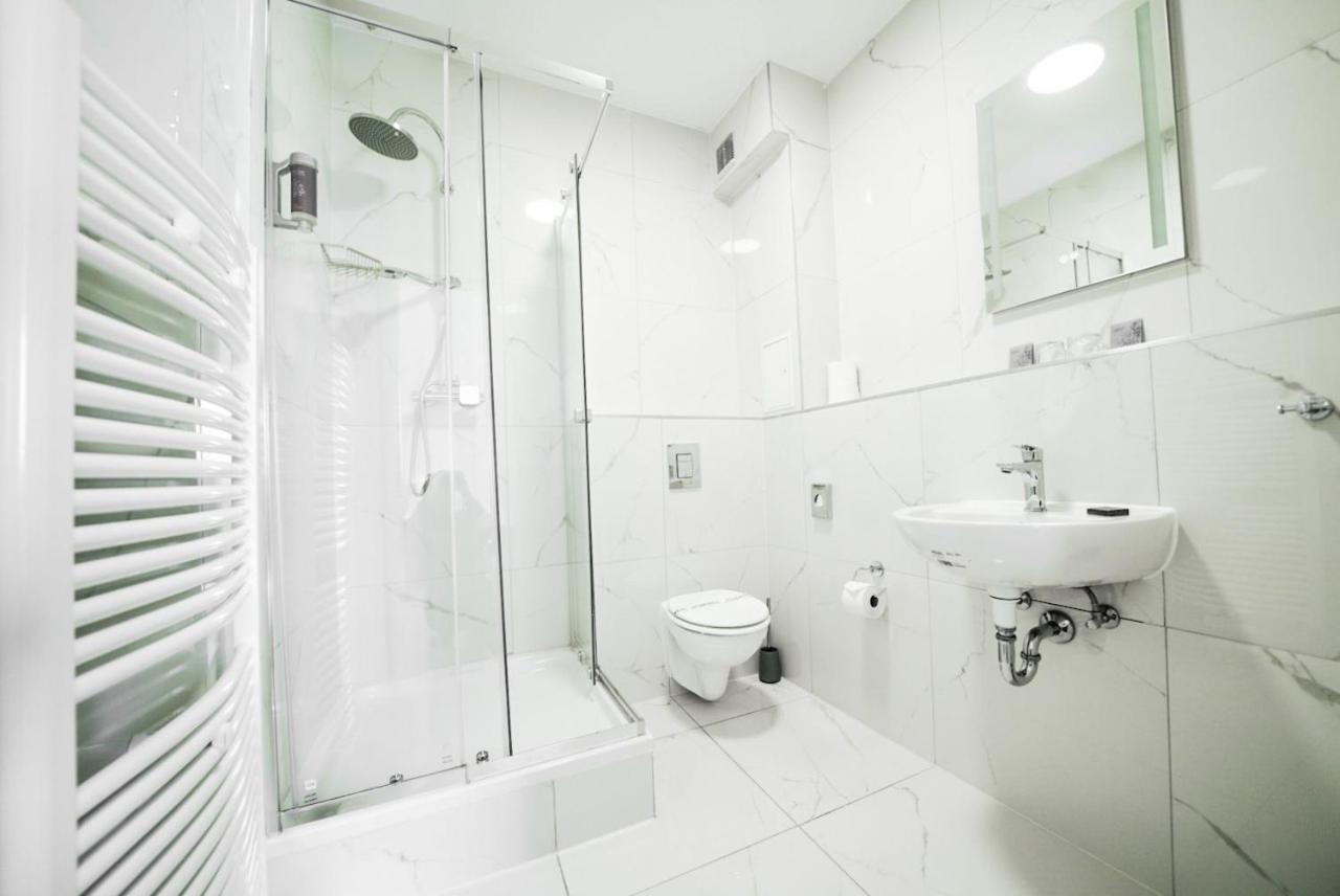 Hotel Zur Alten Stadtkellerei Leipzig Ngoại thất bức ảnh A modern bathroom