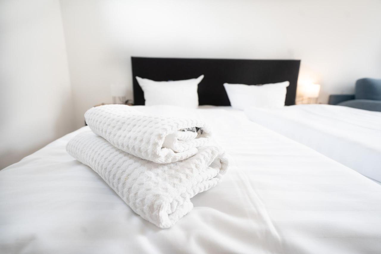 Hotel Zur Alten Stadtkellerei Leipzig Ngoại thất bức ảnh A bed with a duvet
