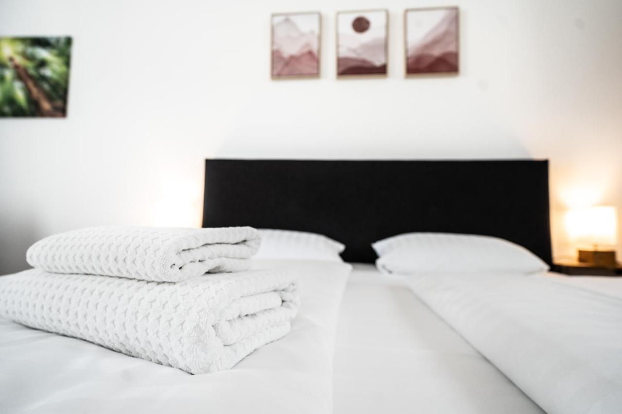 Hotel Zur Alten Stadtkellerei Leipzig Ngoại thất bức ảnh A duvet on a bed