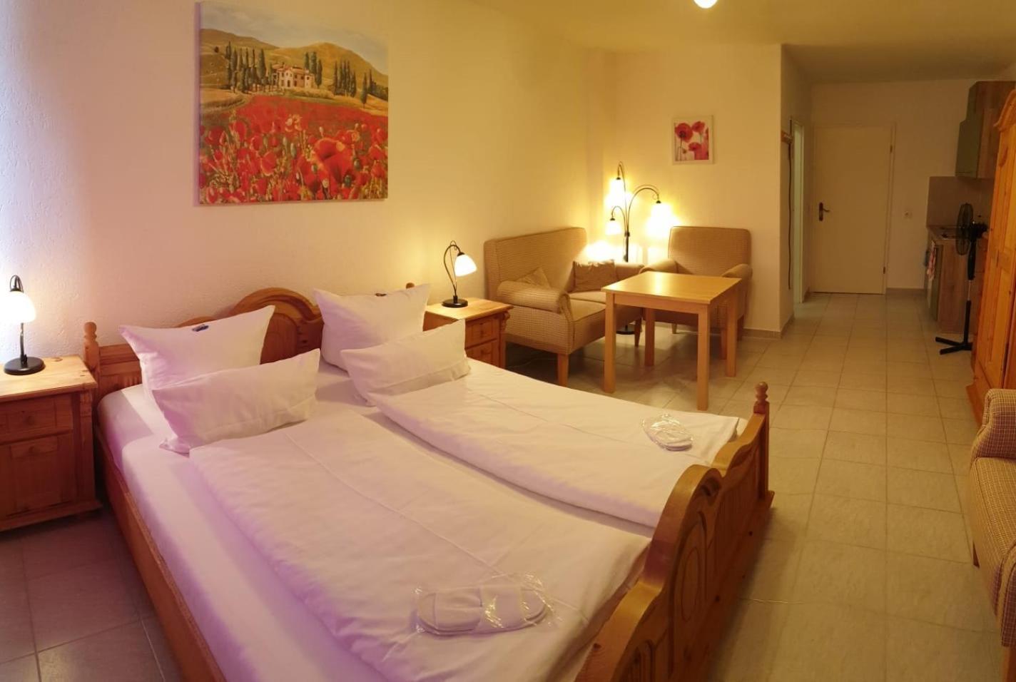 Hotel Zur Alten Stadtkellerei Leipzig Phòng bức ảnh A typical hotel room