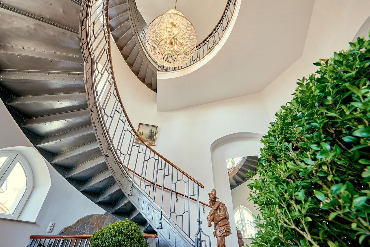 Hotel Zur Alten Stadtkellerei Leipzig Ngoại thất bức ảnh The staircase